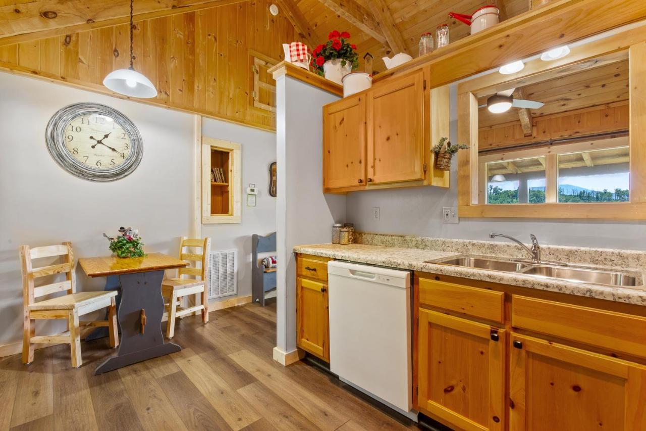 Nestled Inn McCookville Bagian luar foto