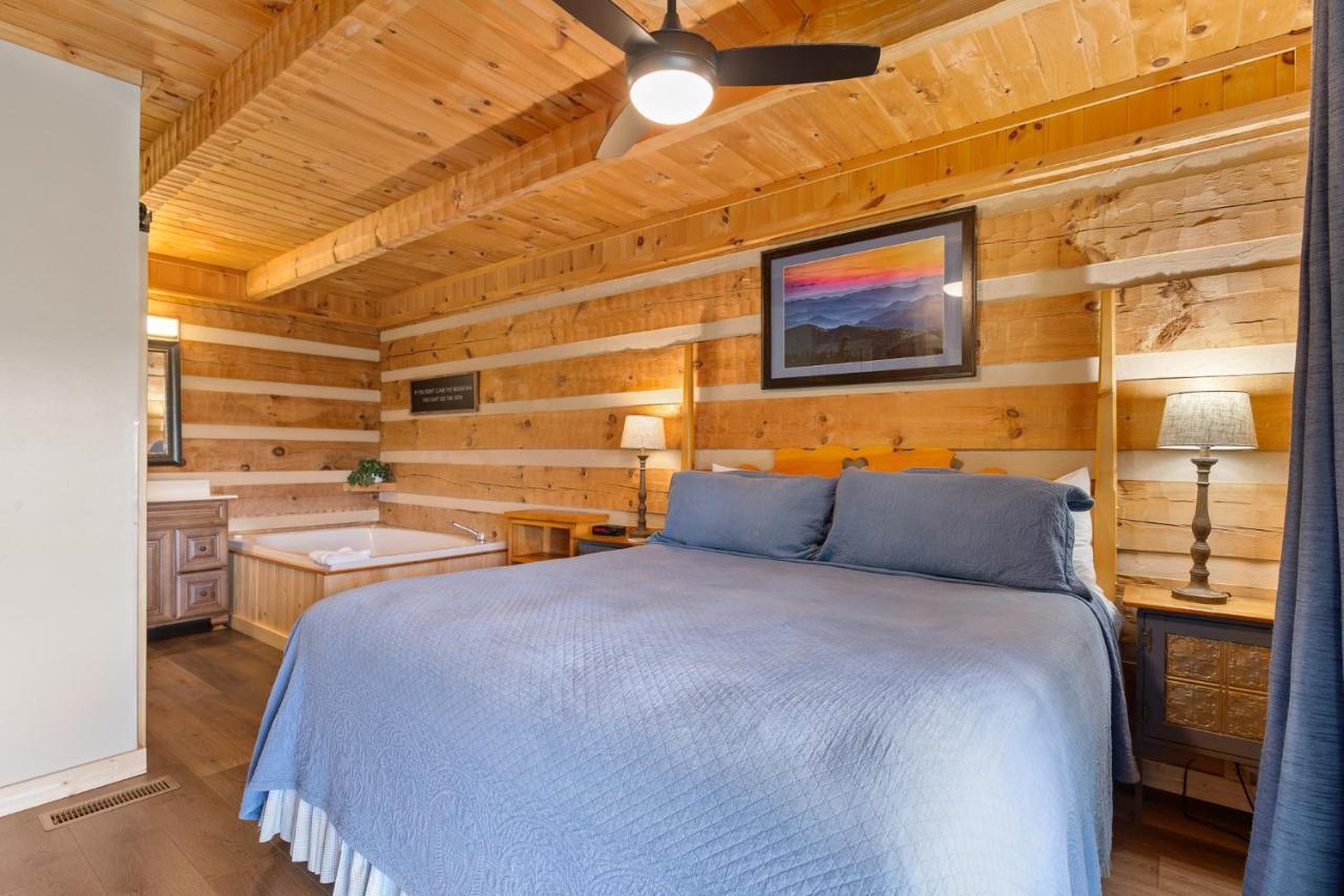 Nestled Inn McCookville Bagian luar foto
